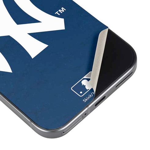 MLB New York Yankees - Solid Distressed Google Pixel 9 Skin